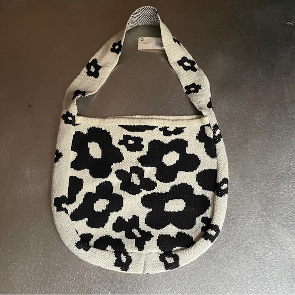 Knit Flower Shoulder Bag in Black & White, NWT. - Picture 3 of 16